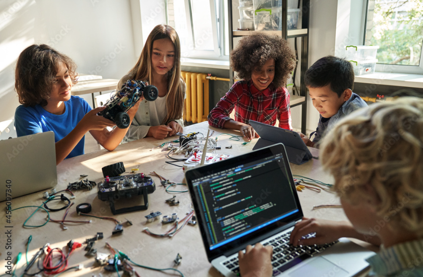 Equilibrium Grading Policies With Implications for Female Interest in STEM Courses